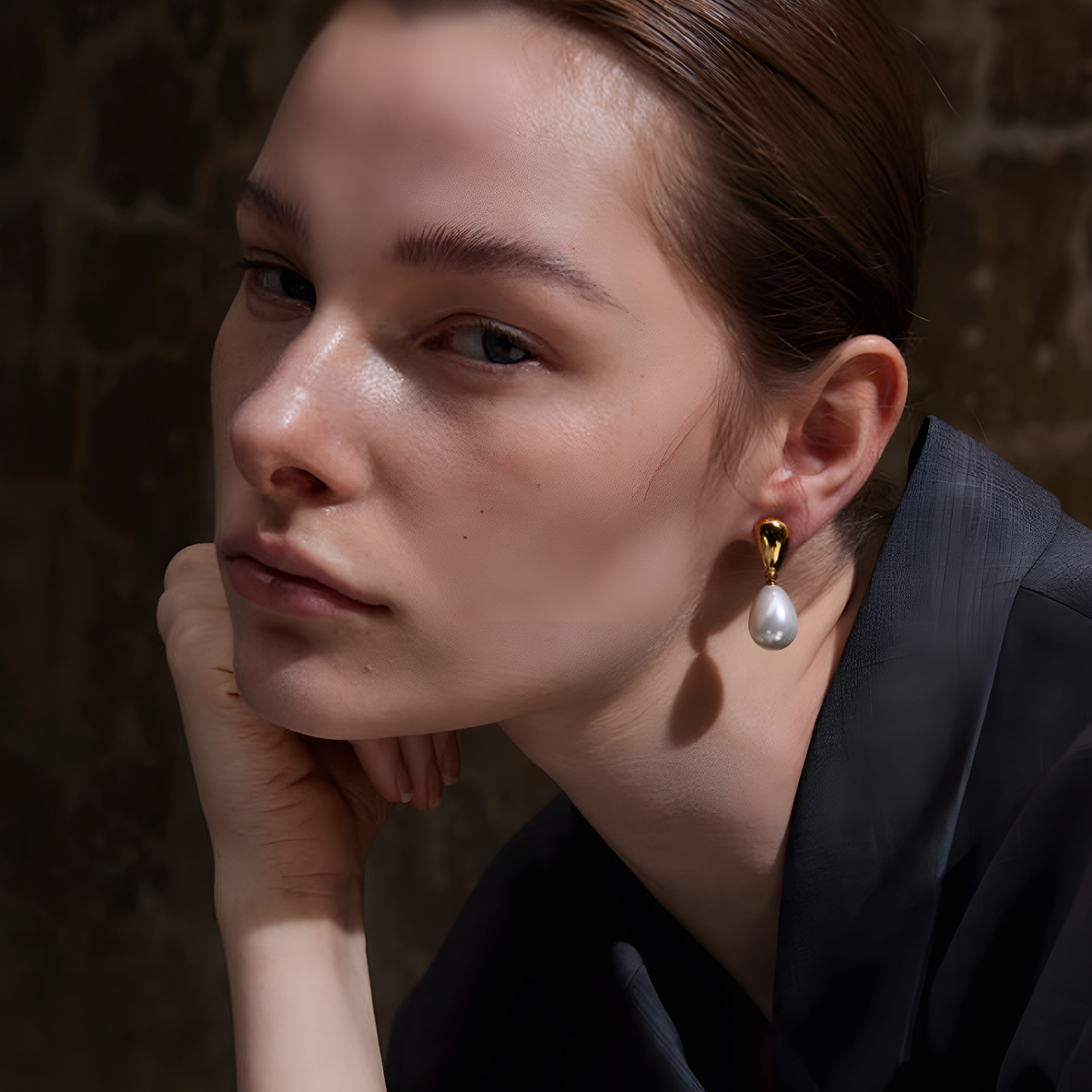 Pendientes dorados Bahía con perla de imitación en acero inoxidable
