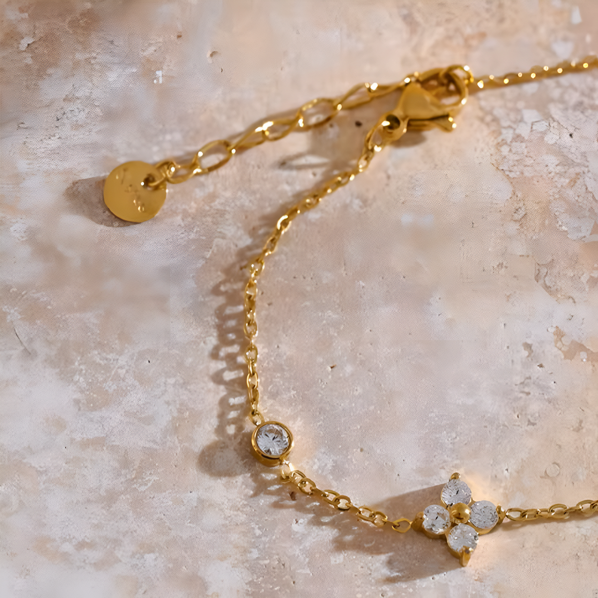 Pulsera dorada Elia con zircon en acero inoxidable oro 18k