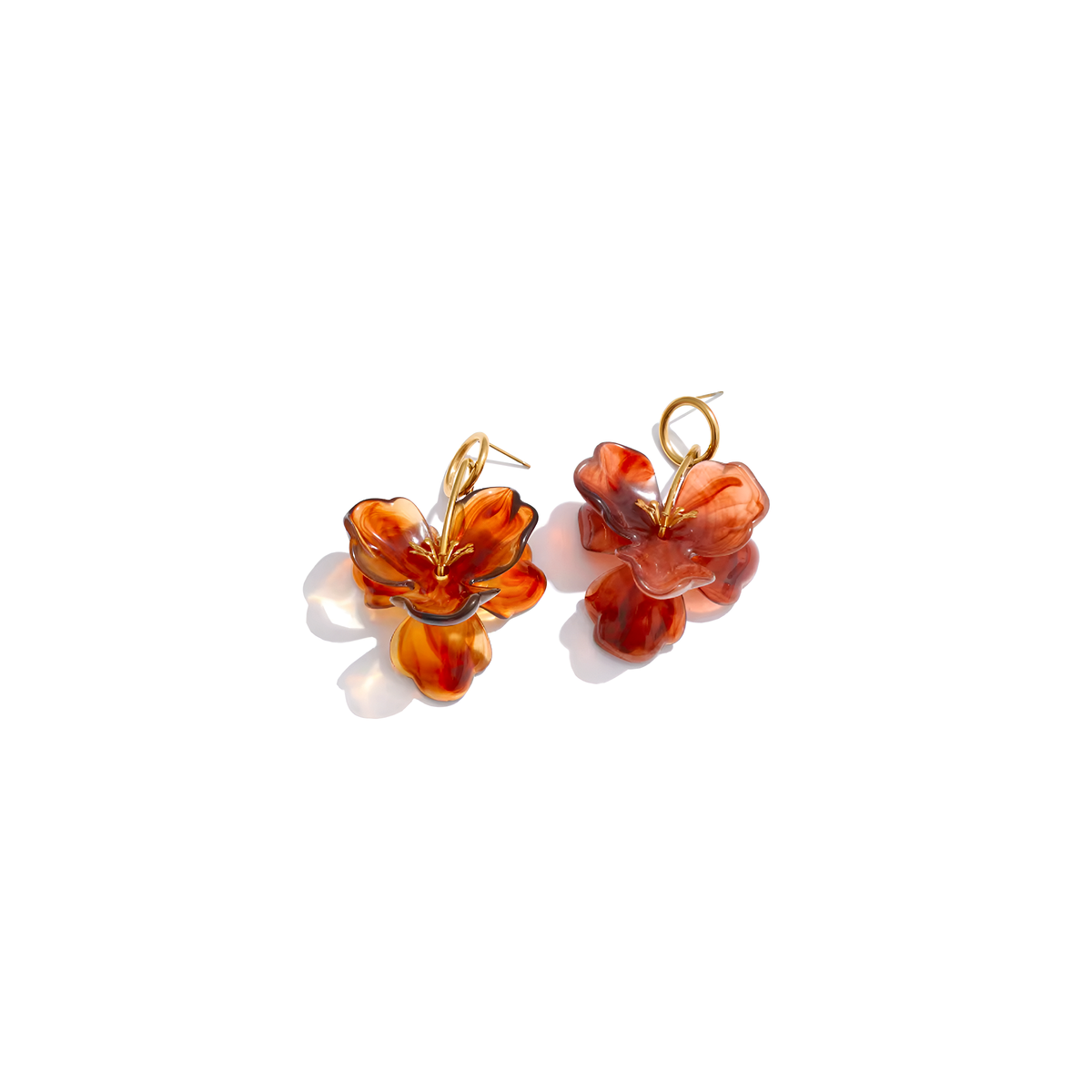 Pendientes dorados Flora diseño floral con resina en acero inoxidable