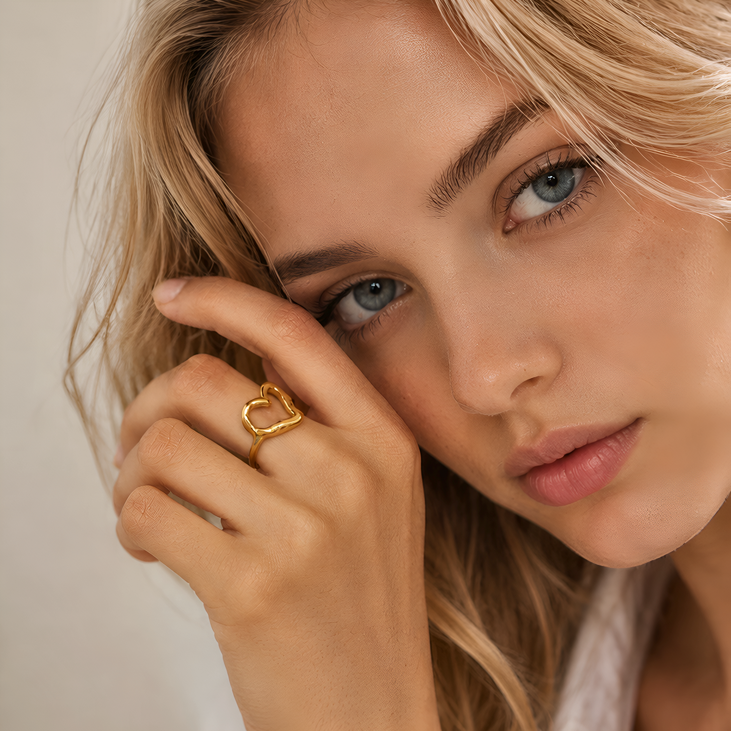 Anillo ajustable de acero inoxidable dorado