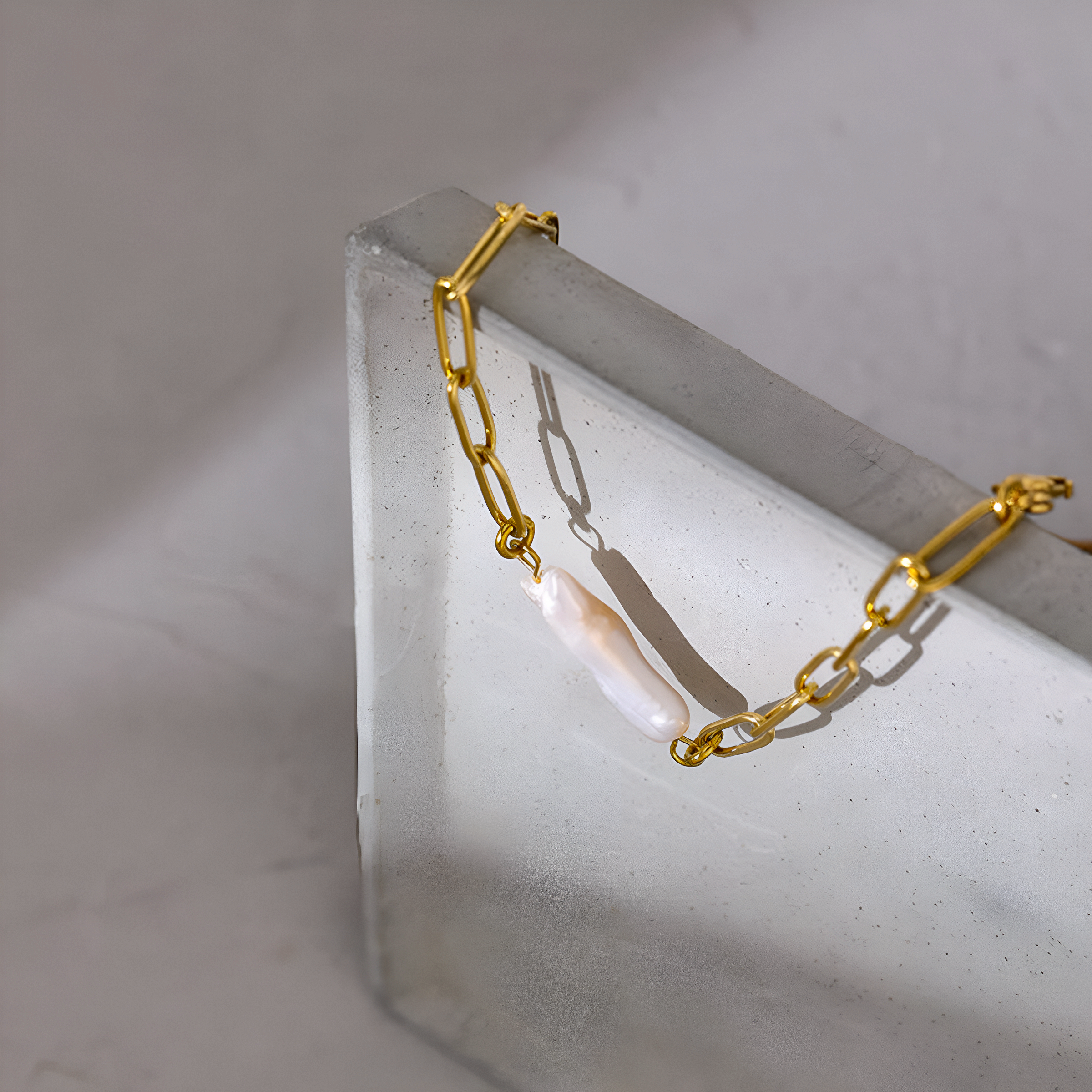 Pulsera dorada Solis en acero inoxidable oro 18k