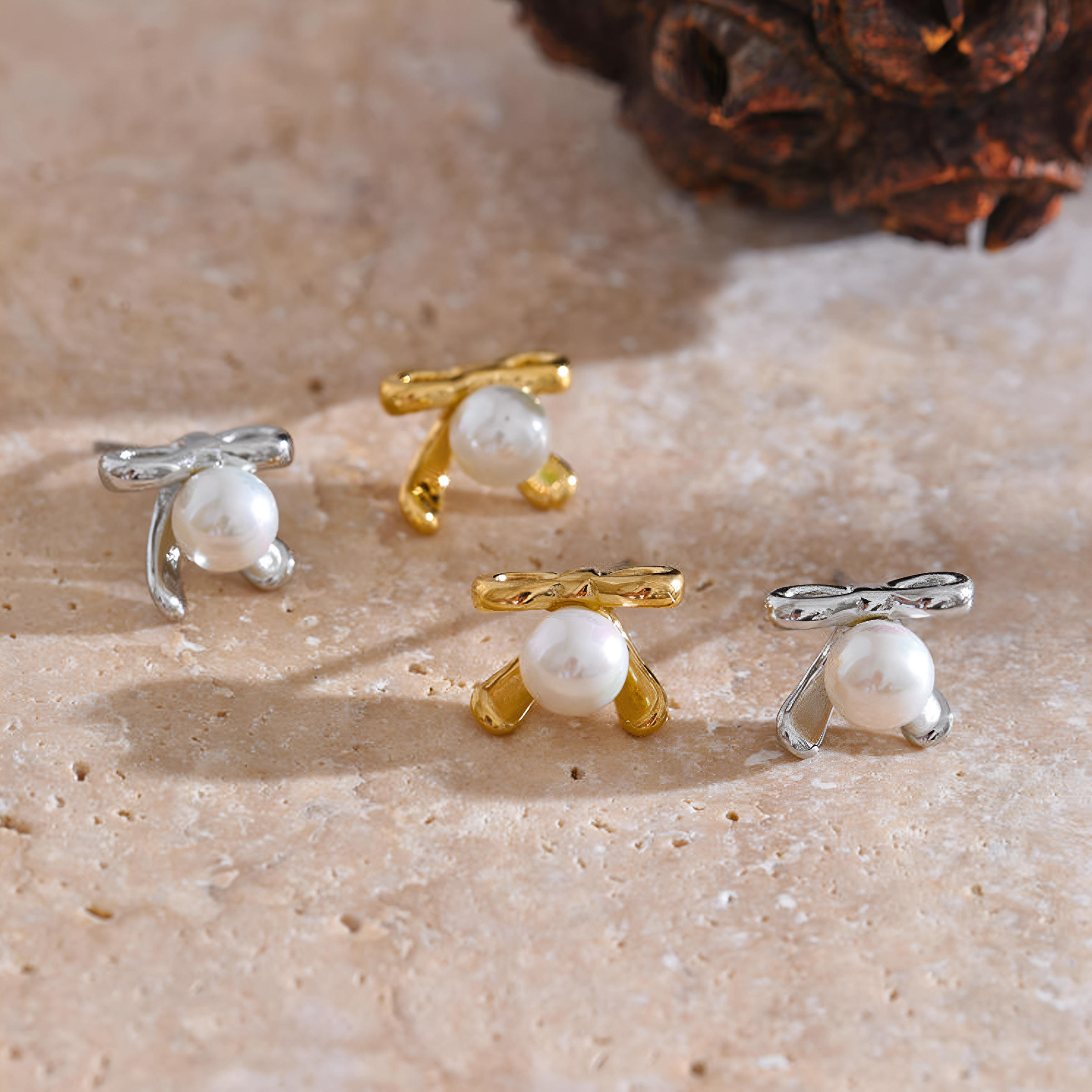 Pendientes dorados Vaela con perla de imitación en acero inoxidable