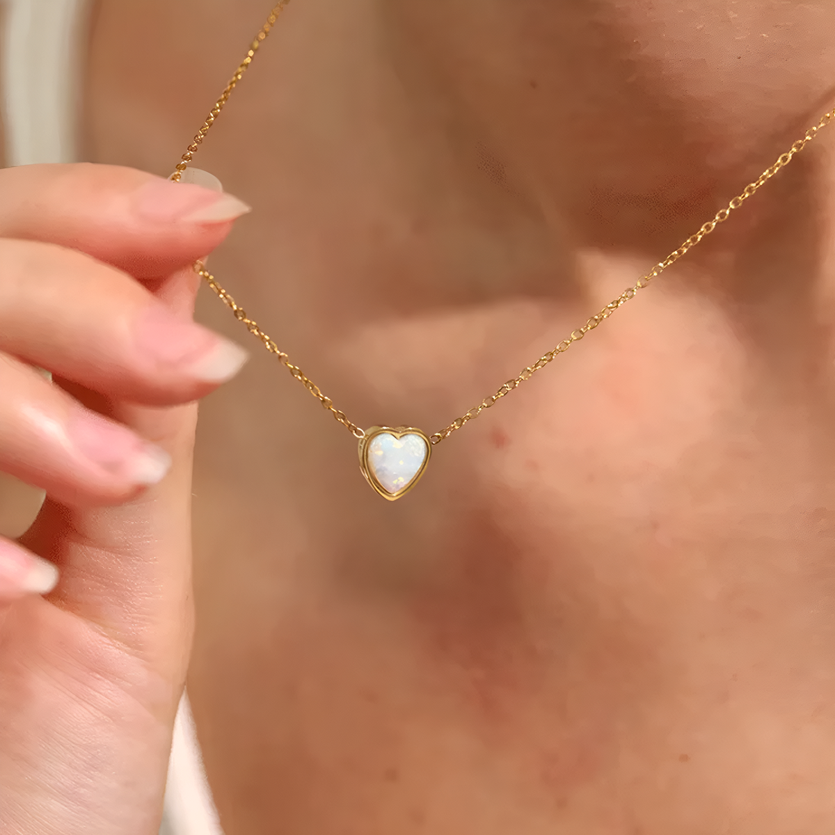 Collar dorado Vita con ópalo en acero inoxidable oro 18k
